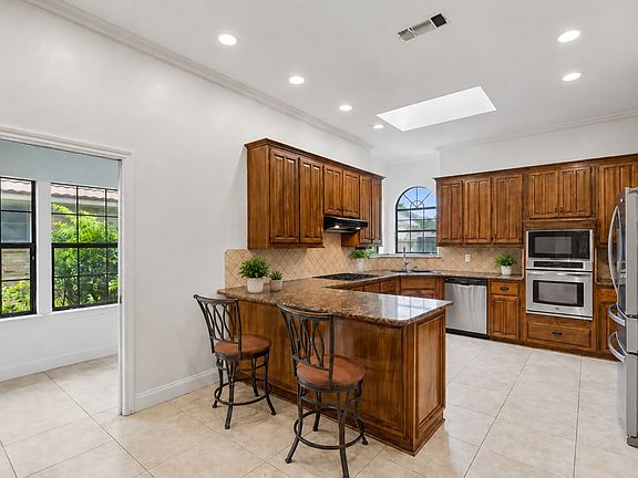 4th image of 1909 Pecan Ridge Dr
