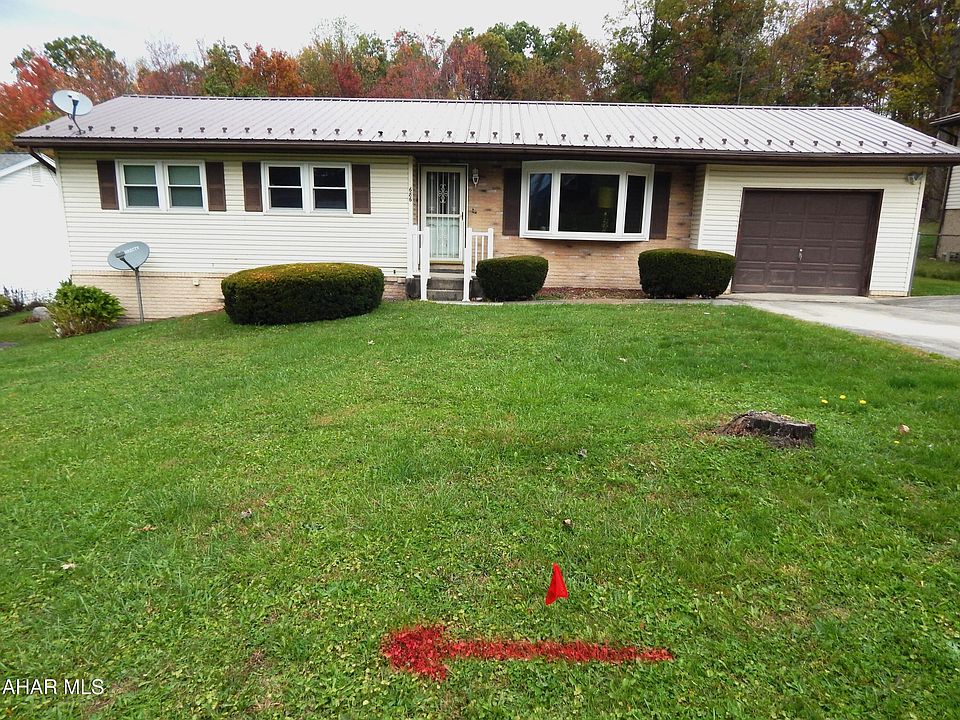 1st image of 686 Yale Ln