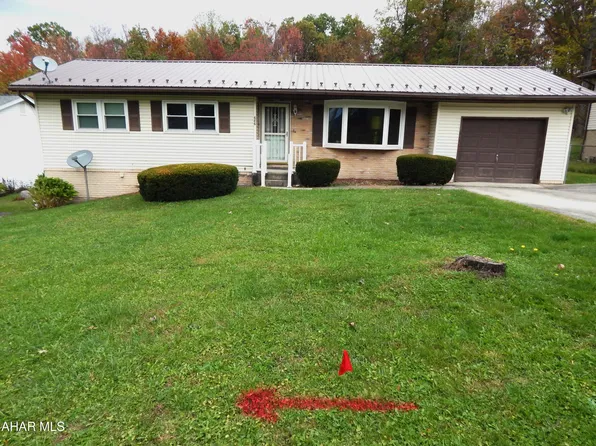 686 Yale Ln, Altoona, PA 16602