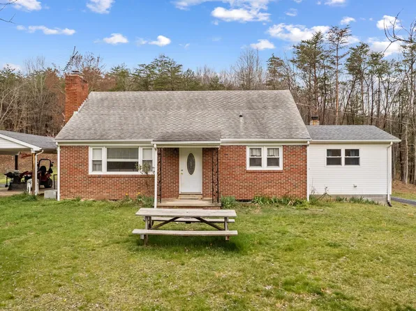 1062 Camp Roosevelt Rd, Fort Valley, VA 22652