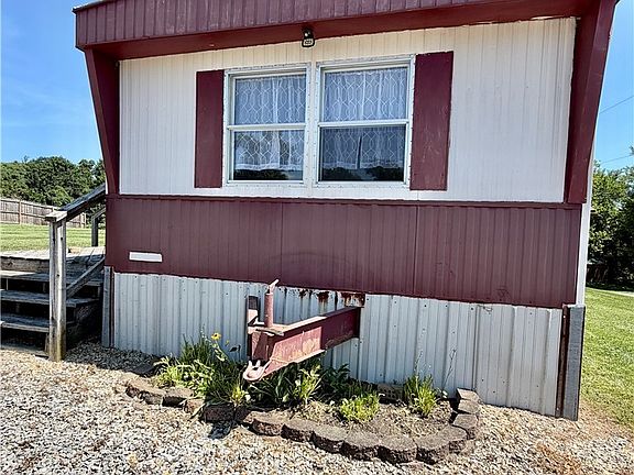 3rd image of 136 Northwest St #1