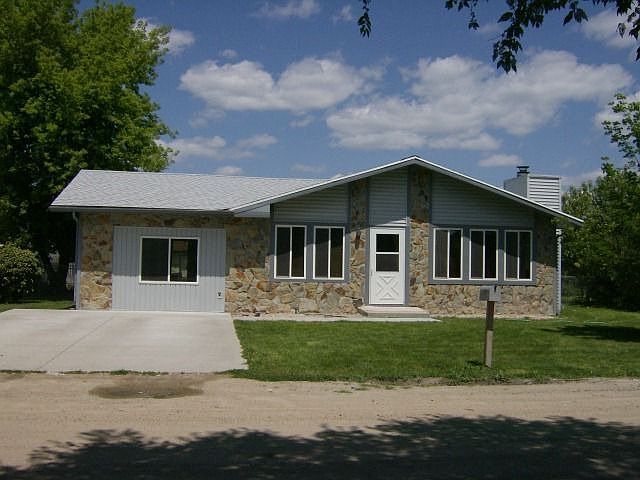 1st image of 2111 E E St