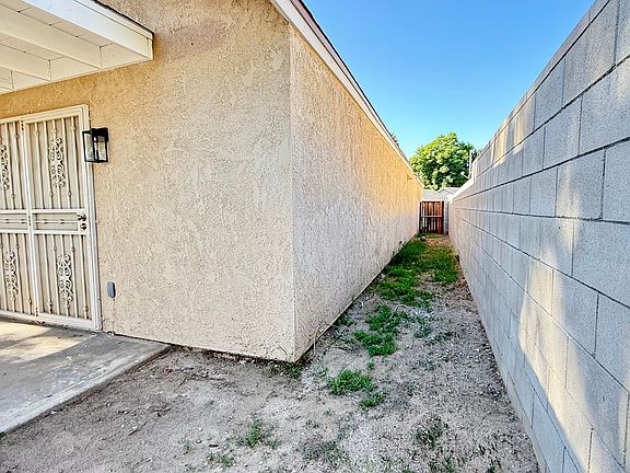 Gated Side Yard