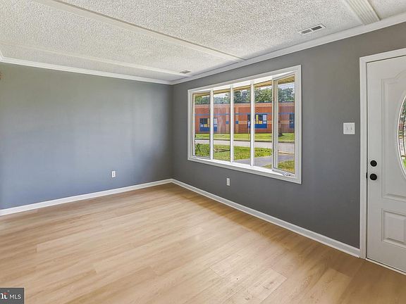 5th image of 1037 Monmouth Rd