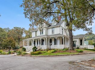 1109 White Pine Dr, Hendersonville, NC 28739