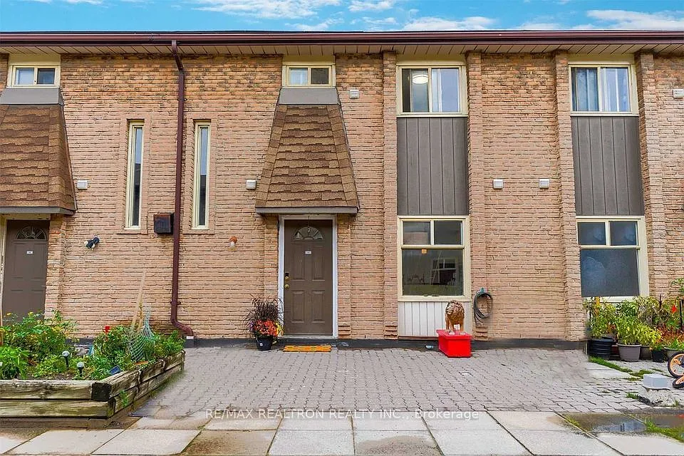 28 Rexdale Blvd #16