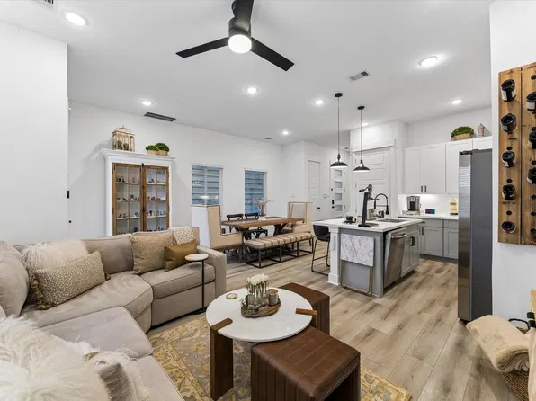 3012 Jensen Springs Ln, Houston, TX 77026