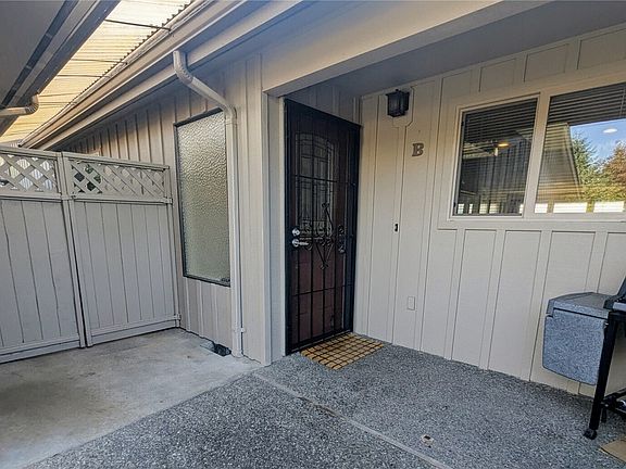 5th image of 16746 Country Club Drive #B