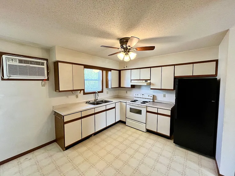 602 Hollywood Dr — Photo 3