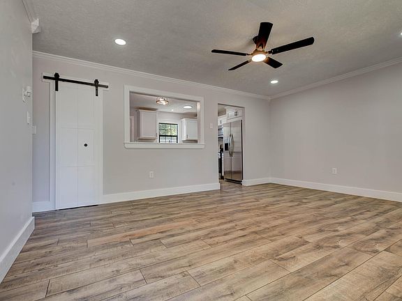 4th image of 196 Greenhill Way