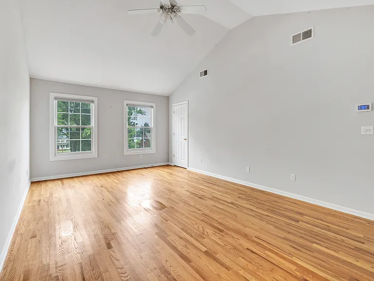 36 Pawtucket Ave — Photo 21