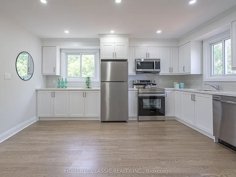 32 Rosenfeld Dr — Photo 9
