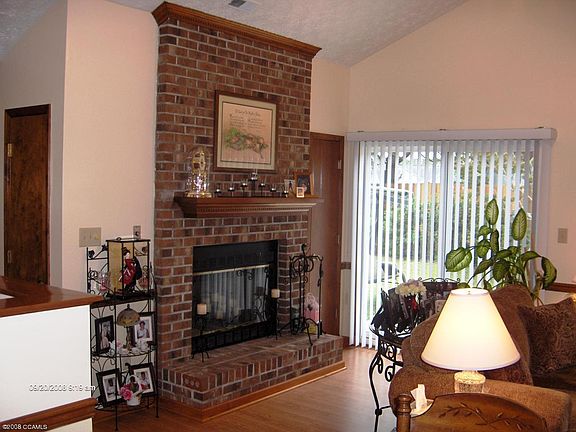 2nd image of 401 COTTONWOOD Lane