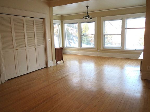 5th image of 2216 Irving Ave S #2
