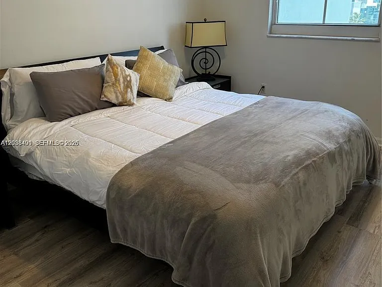 185 SE 14th Ter #1812 — Photo 6
