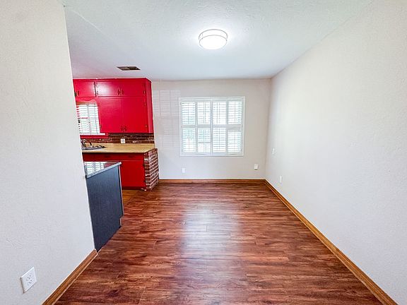 5th image of 543 SW 49th St