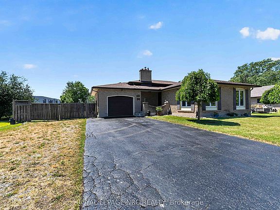 3rd image of 1095 Green Acres Dr