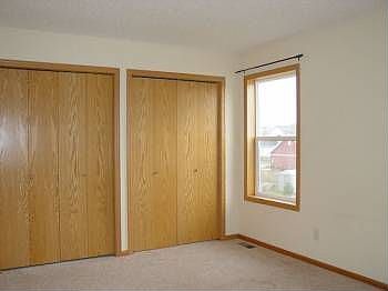 5th image of 402 Bunker Dr
