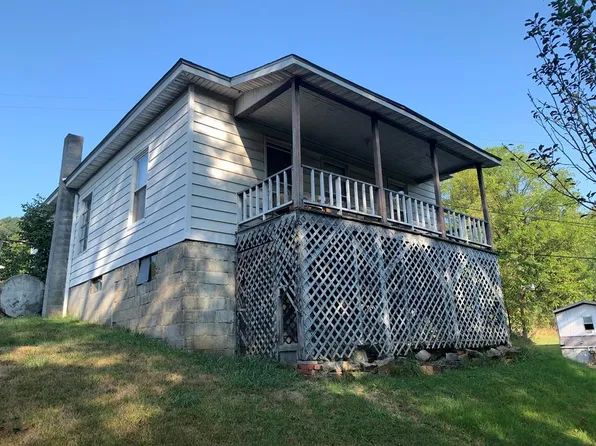 19 Circleview Dr, Mount Hope, WV 25880