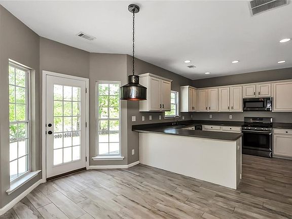 5th image of 124 Hidden Lake Cir