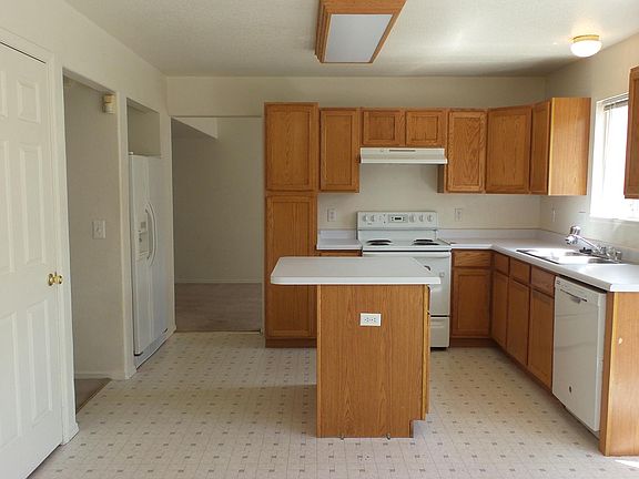Full kitchen