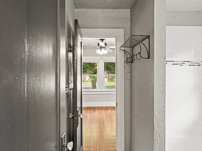 318 NW 27th St — Photo 20
