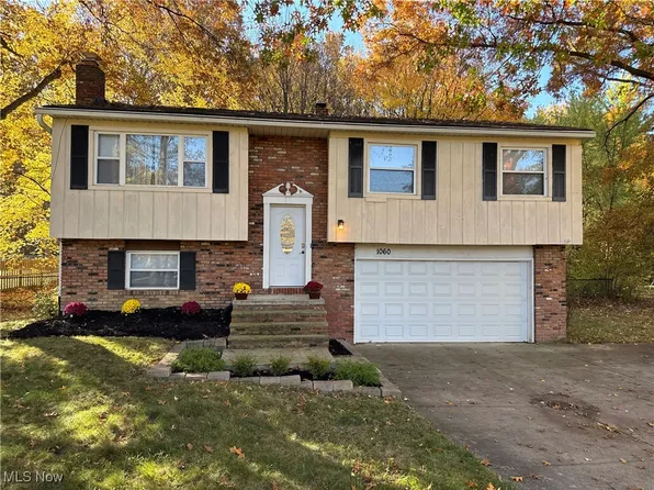 1060 Ledge Rd, Macedonia, OH 44056