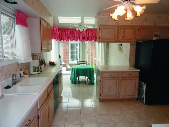 3rd image of 1823 Normandy Ct