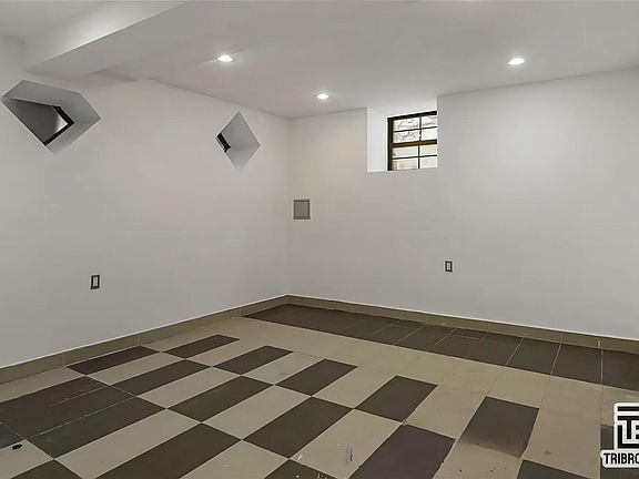 4th image of 59-54 Madison St #1C