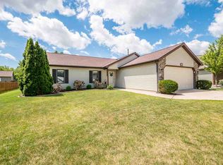 833 Laurel Hill Pl, Fort Wayne, IN 46825