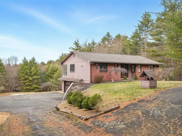 65 Lovers Ln, Greenfield, MA 01301