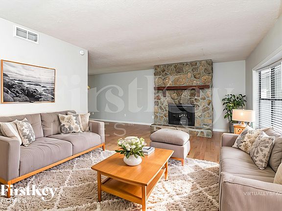 5th image of 1006 Hicksmil Ct SW
