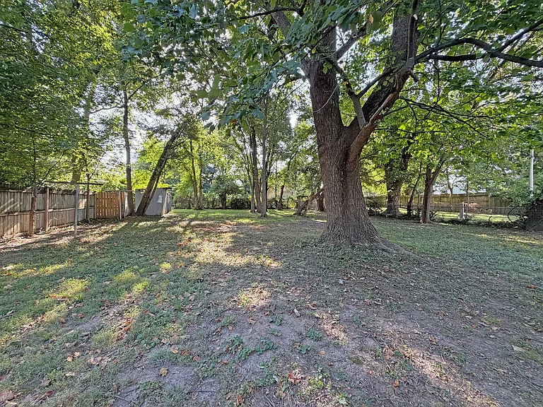 920 N Pickwick Ave — Photo 14