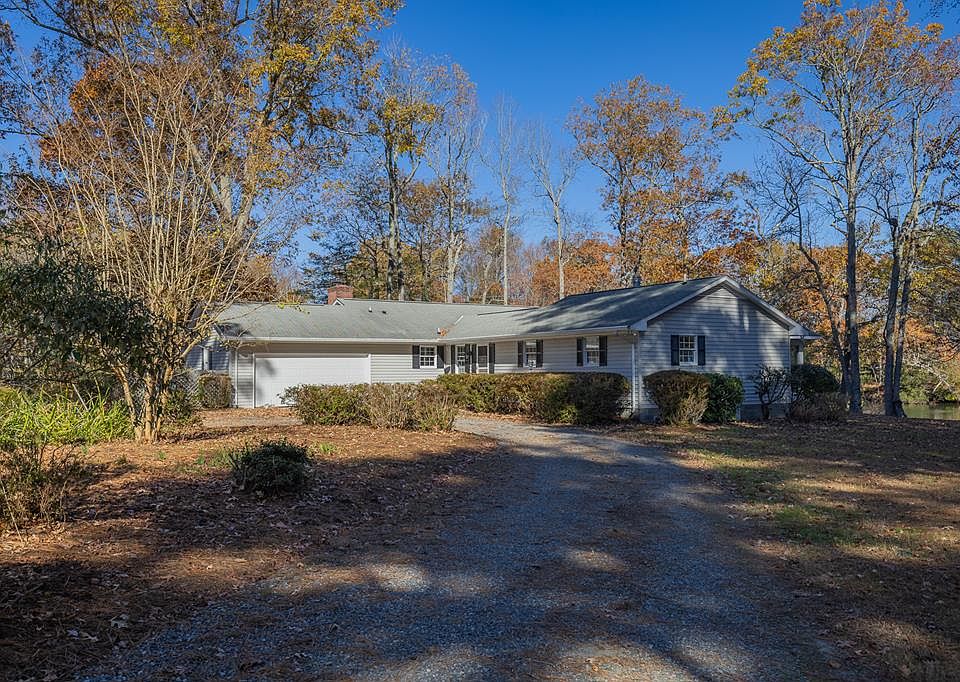 1st image of 100 Quiet Cove Ln