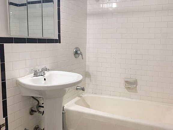 4th image of 13950 35th Ave APT 6D
