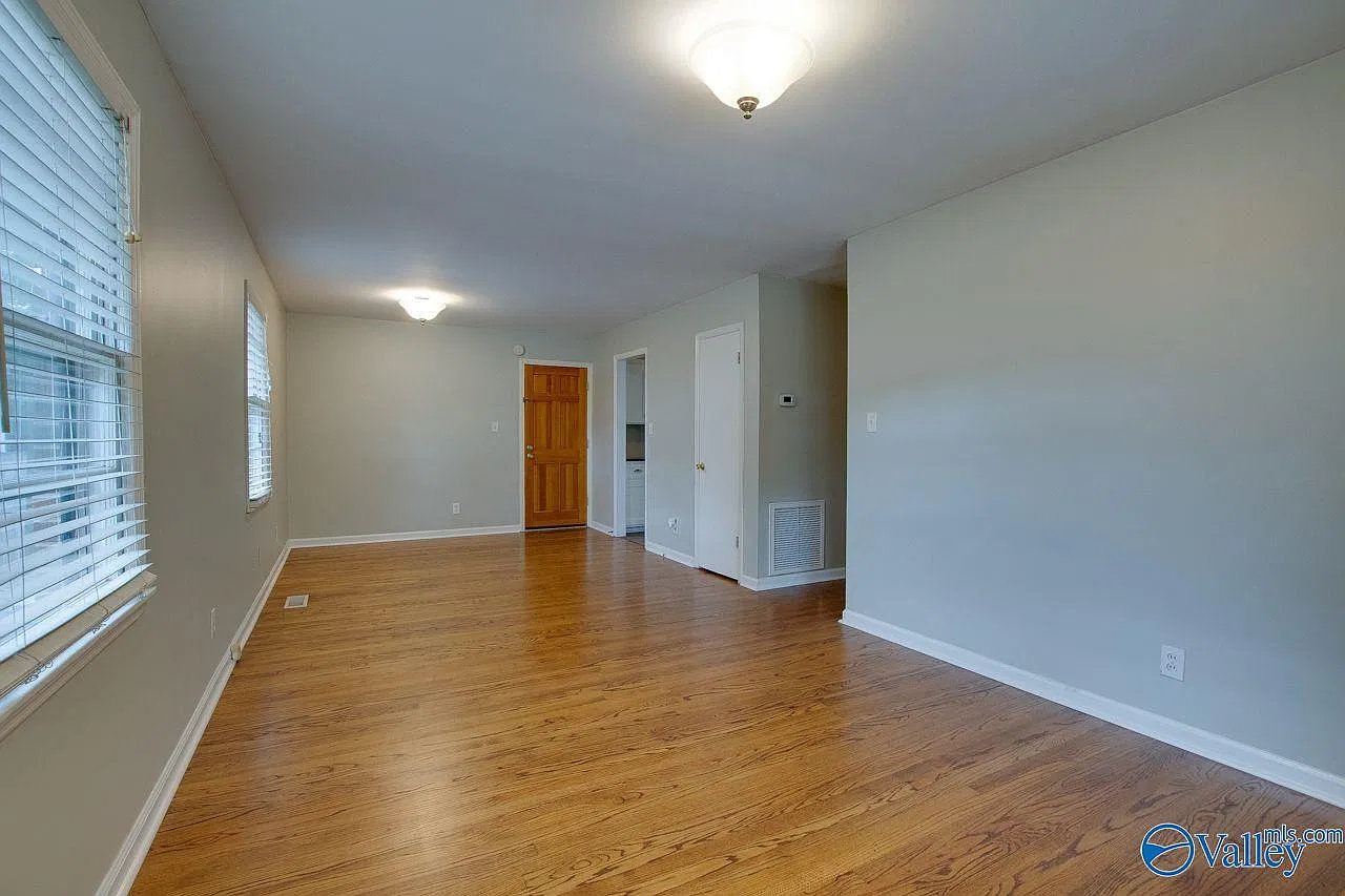 3 bed, 1.0 bath, 1095 sqft, $1,500 — Photo 4