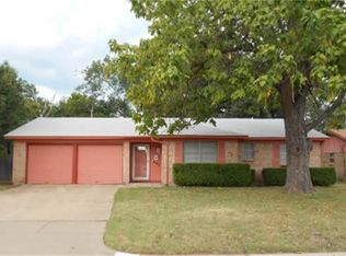 6337 Melinda Dr, Forest Hill, TX 76119
