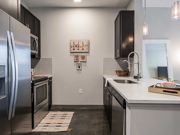 4th image of 1015 Durham Dr #Az1