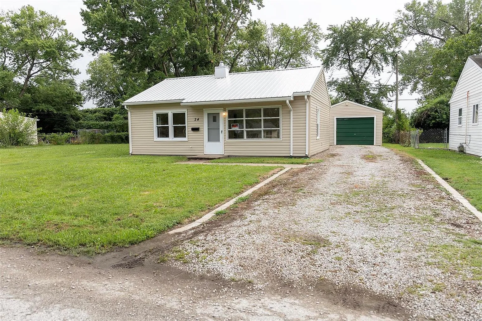 24 Agnes Dr photo 1