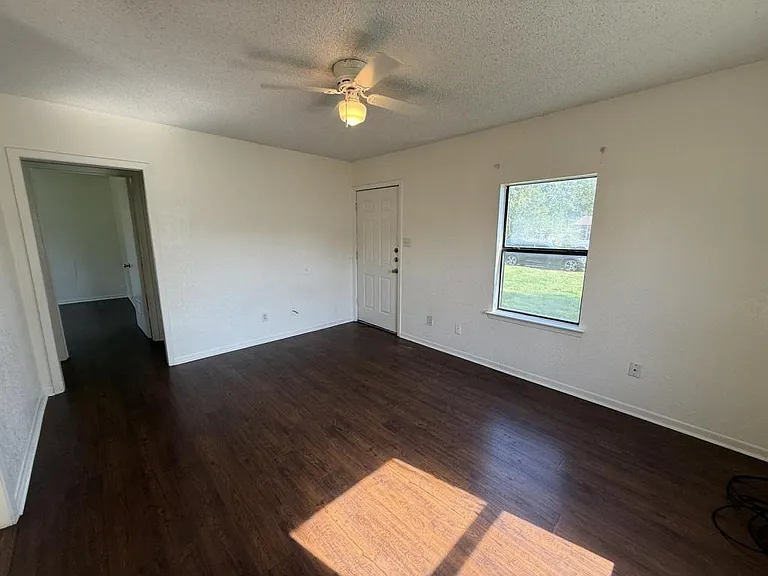 106 E Washington Ave — Photo 6