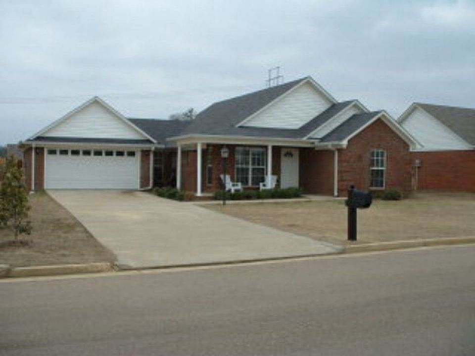 1st image of 208 Eagles Nest Ln