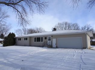 302 9th St SE, Barnesville, MN 56514