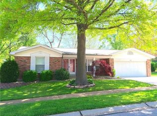 403 Blossomheath Ln, Saint Louis, MO 63125