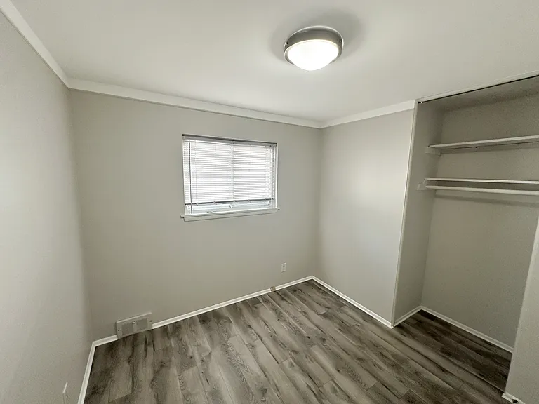 4236 Joliet Ave — Photo 11