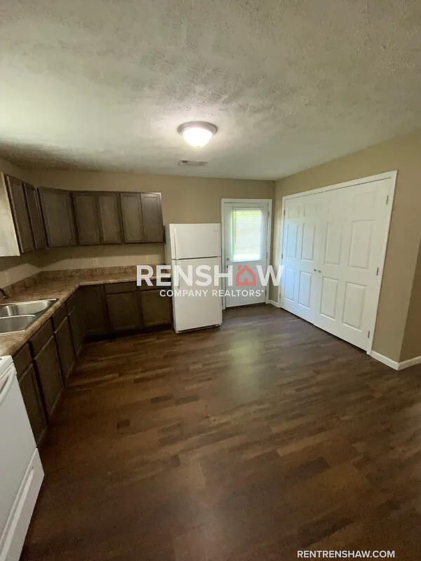 3 bed, 2.0 bath, 1092 sqft, $1,300 — Photo 3