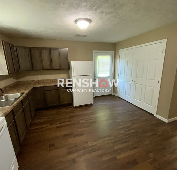 1838 Curry St — Photo 3