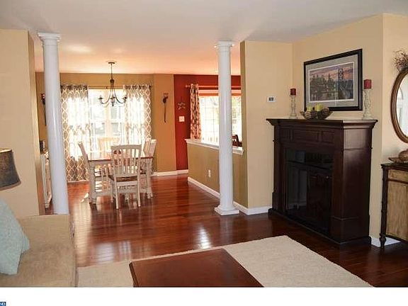 4th image of 711 Springton Cir