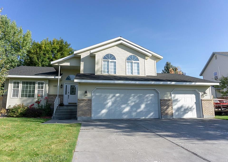 1st image of 206 Plantation Ln