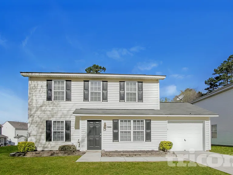 7503 Hollywood St — Photo 1