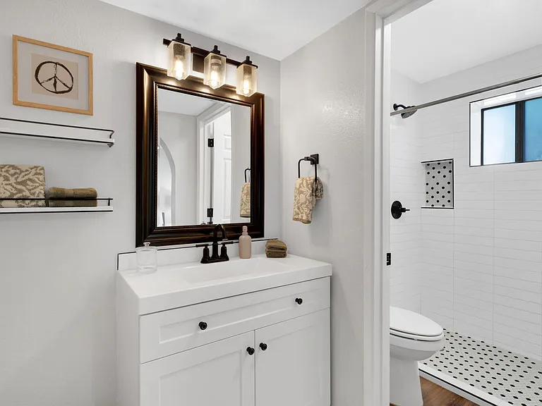 2881 E Weymouth Cir — Photo 5